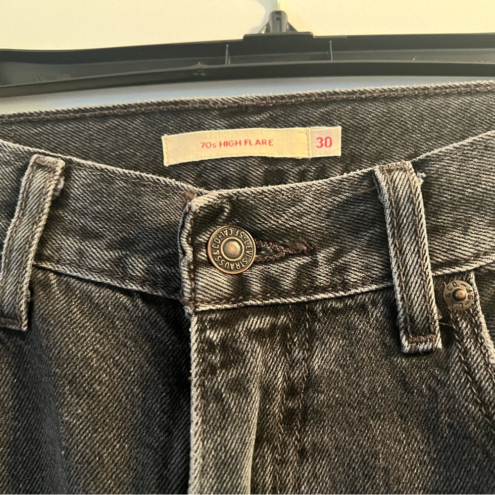LEVI’S!!!! Super high waist 70s bell bottom size 30